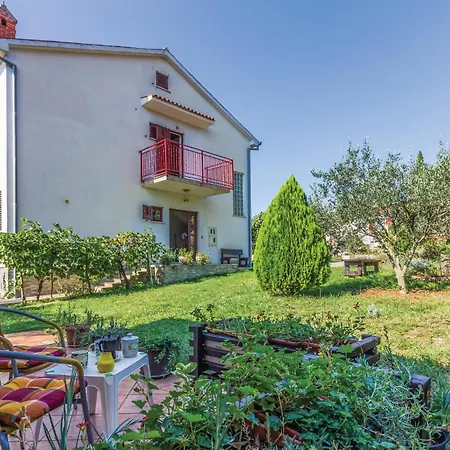 Дом отдыха 6 Bedroom In Segotici