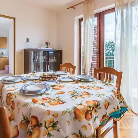 בית נופש 6 Bedroom In