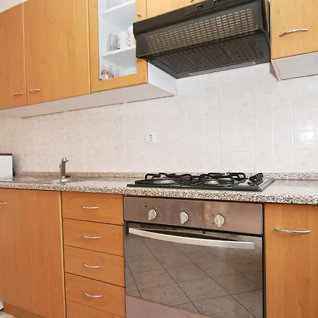 6 Bedroom In *