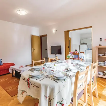 6 Bedroom In Holiday home