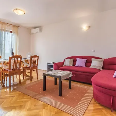 Holiday home 6 Bedroom In *