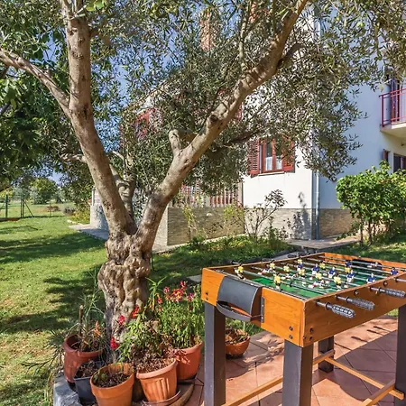 6 Bedroom In *