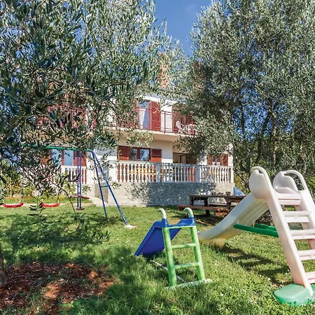 6 Bedroom In Segotici