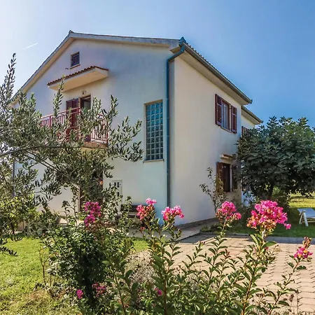 6 Bedroom In Holiday home