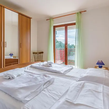 6 Bedroom In