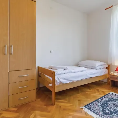 6 Bedroom In Holiday home