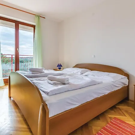 Holiday home 6 Bedroom In Segotici