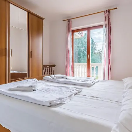 6 Bedroom In * Segotici